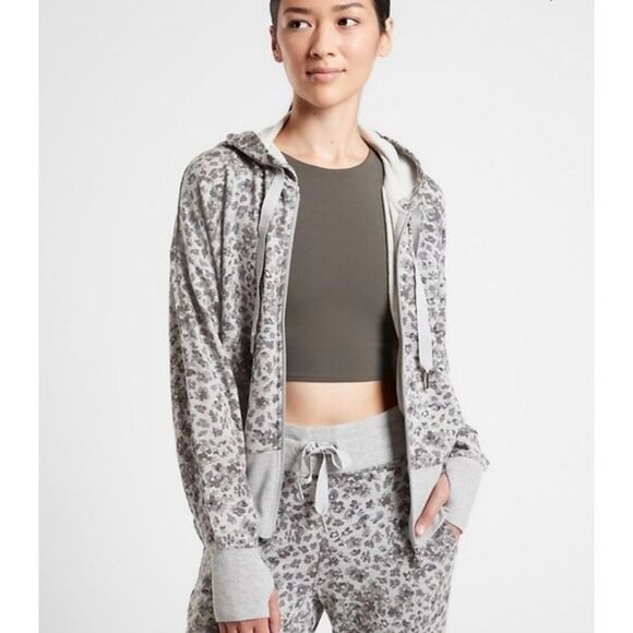 Athleta Tops - Athleta Balance Printed Sweatshirt in Grey Size 2X